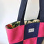 Bolso Tote reversible con cuadros de color rosa de Teresa