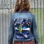 Chaqueta desértica iluminada por la luna pintada a mano